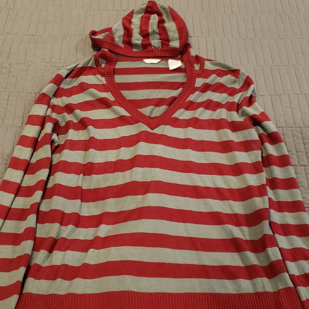 Maternity hooded sweater